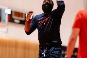 哈登刷新世界纪录，约基奇教练激动落泪！-爱游戏平台