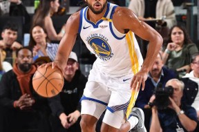 库里对阵恒大展开拉锯大战，最终险胜对手！-爱游戏中国