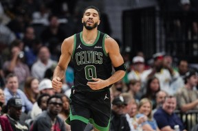 国米关键时刻救险，塔图姆力保胜局拿下系列赛